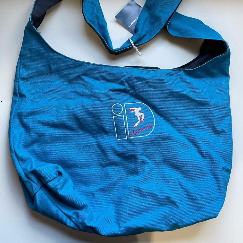 NWT Cloth iDance tote bag with inside zippered pocket